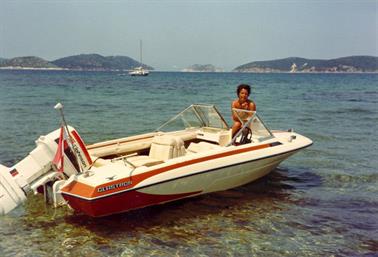 1980 Skiathos 1980-07-016 Gitti mit Motorboot_478